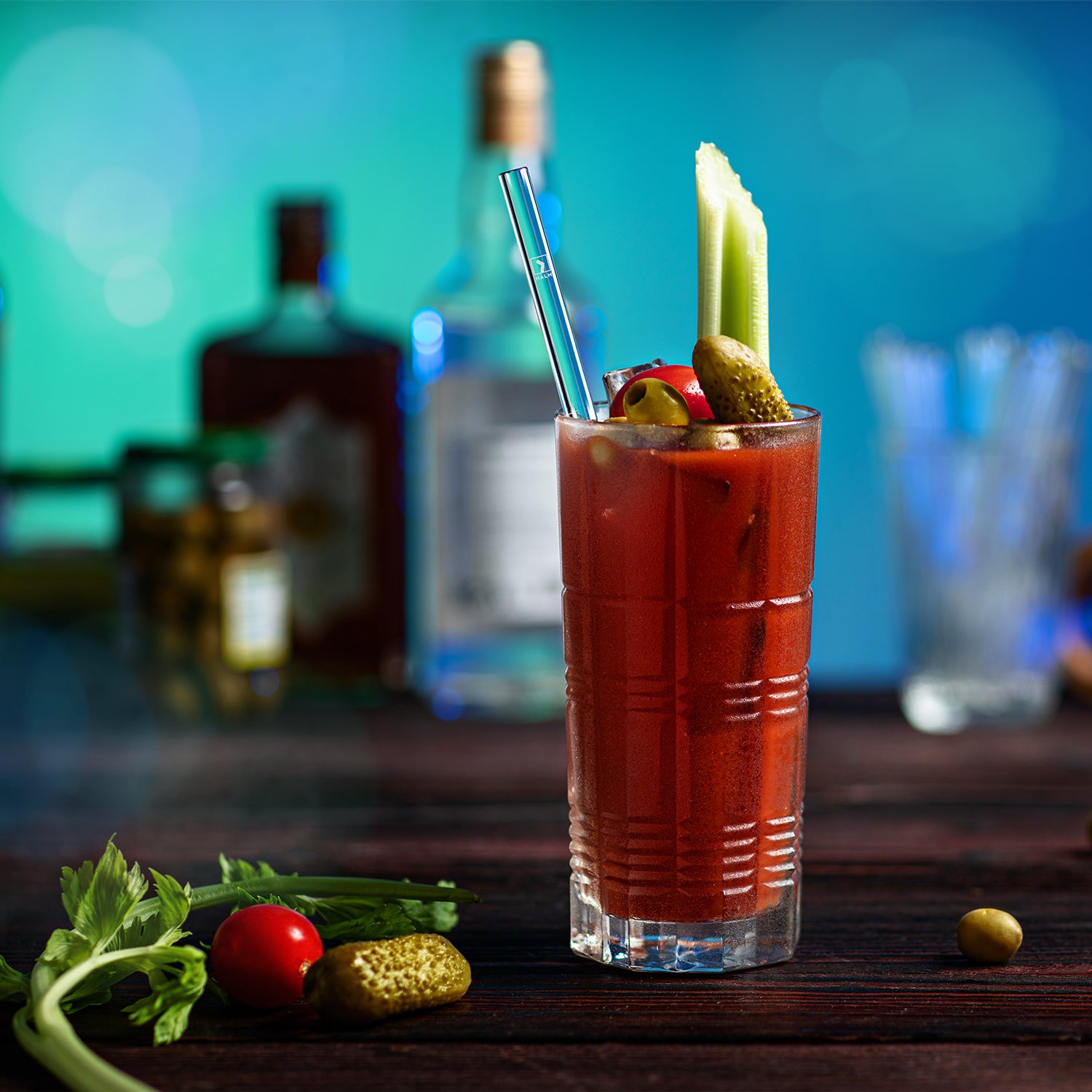 https://halmstraws.com/cdn/shop/products/glastrinkhalme-glasstrohhalme-bloody-mary-cocktail-brunch-tomato-rezepte-23cm-lang-glashalm.jpg?v=1612307887